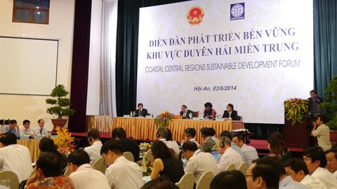 В г. Хойан прошел форум по вопросам устойчивого развития в приморских районах Центрального Вьетнама - ảnh 1